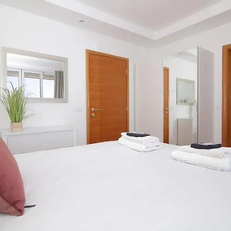 Apartament Hotel M Apartment #5- Sea View, Breakfast & Free Garage Parking