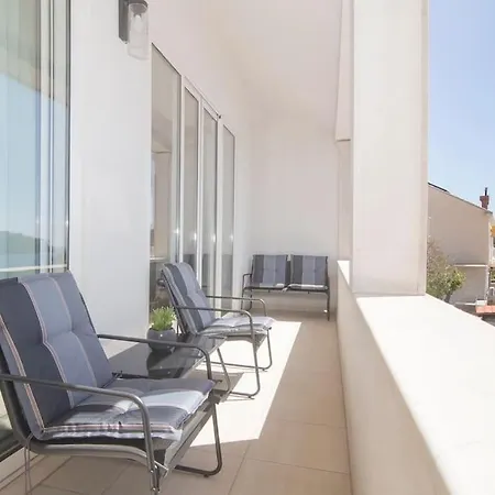 Seaside M 5 - Sea View & Parking Apartman