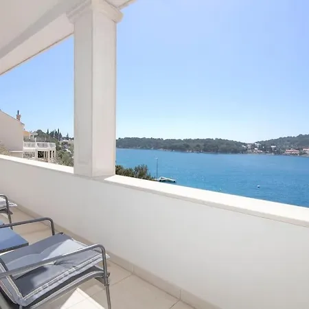 Hotel M Apartment #5- Sea View, Breakfast & Free Garage Parking
