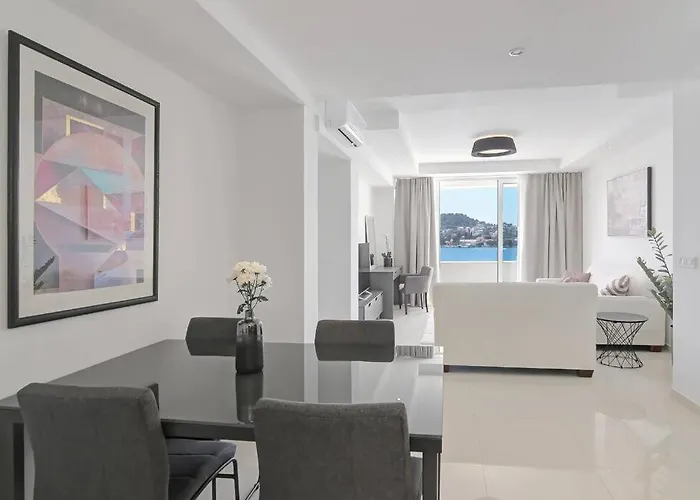 Seaside M 5 - Sea View & Parking Apartman *